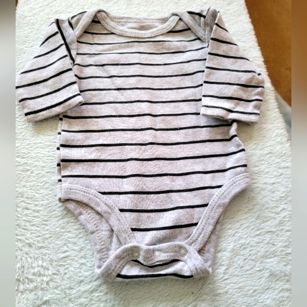 Baby Little Treasure 0-3 months onesie, good condition